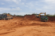 Xẻ núi, bạt đồi gây biến dạng địa hình