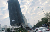 Cận cảnh cao ốc 'nhấn chìm' con đường BT Hà Nội