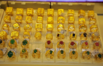 Điểm tin sáng: USD chạm đáy, vàng tăng cao