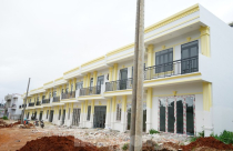 Kỳ lạ 36 căn nhà bỗng dưng 'mọc' lên giữa phố