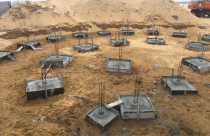 Hàng chục trụ móng xây trái phép trên bờ biển Quy Nhơn