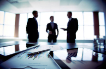 Rát tai, bỏng họng nhắc nợ 500 khách, nhân viên ngân hàng 'bạc mặt' thu nợ cuối năm