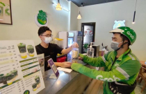 Hàng quán vượt dịch nhờ ứng dụng giao đồ ăn