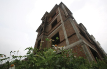 Nút thắt phát mãi bất động sản