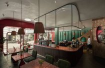 Quán café độc lạ thu trọn chuyến tàu tương lai tại Thảo Điền