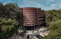 Thiết kế "áo giáp bảo vệ" độc đáo cho văn phòng ở Ấn Độ