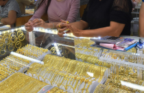 Điểm tin sáng: Vàng trụ ở ngưỡng cao phiên cuối tuần