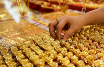 Điểm tin sáng: Vàng tiếp tục treo cao bất chấp USD phục hồi