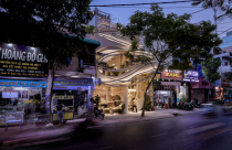 Quán café như tổ chim lạc giữa phố tại Quận 4