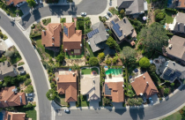 Giá bất động sản tăng vọt khắp thế giới: Có nên tiếp tục đầu tư hay bán tháo?