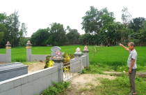 Hà Tĩnh: Bất an vì nghĩa trang áp sát nhà dân