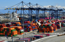 Nửa đầu tháng 6, cán cân thương mại thâm hụt 1,35 tỷ USD