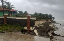 Dãy resort ven biển Hội An nguy cơ bị cuốn trôi ra biển: Dự án chống xói lở bờ biển 1.128 tỷ đồng sẽ triển khai trong năm 2022?