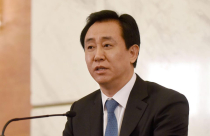 Người đàn ông giàu nhất châu Á đối mặt với cuộc khủng hoảng nợ leo thang