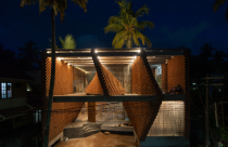 Ngôi nhà đặc biệt với những bức tường xoắn từ gạch ở Ấn Độ