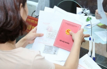 Sổ hộ khẩu giấy bị thu, làm sao để chứng minh nơi cư trú khi giao dịch nhà đất?