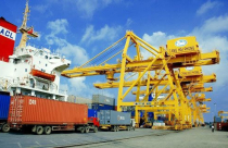 Xuất nhập khẩu hàng hóa 10 tháng duy trì tốc độ tăng cao