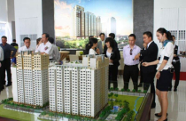 Bán nhà qua sàn, người mua gánh thiệt về giá?