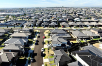 Kiềng ba chân giá nhà – lãi suất – suy thoái gắn bó ra sao?