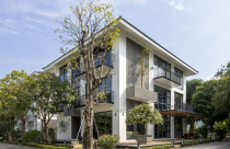 Biệt thự đơn lập phủ lam gỗ từ ngoài vào trong tại Hưng Yên