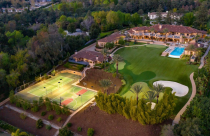 Vẻ đẹp xa hoa trong dinh thự 16,25 triệu USD của nữ tỷ phú chuỗi cửa hàng In-N-Out