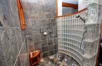 Những ý tưởng bằng kính mang lại sự mới mẻ cho phòng tắm năm 2022