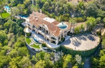 Những tiện nghi độc lạ trong dinh thự 85 triệu USD của nhà sản xuất Jeff Franklin