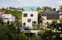 Ngôi nhà 2 tầng có 80 ô cửa kính mang đến nhiều trải nghiệm thú vị tại Singapore