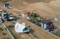 Biệt thự vát góc lơ lửng trên nền đất dốc tại Iran