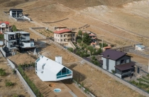 Biệt thự vát góc lơ lửng trên nền đất dốc tại Iran