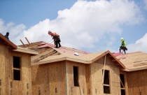 Reuters: Giá nhà toàn cầu hạ nhiệt nhưng vẫn ngoài tầm với của nhiều người