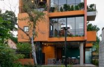 Ngôi nhà 3 tầng lồng ghép 2 thành một gắn kết nhiều thế hệ tại Củ Chi