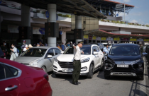 Đề xuất thêm bãi giữ xe để xóa ách tắc ở sân bay Nội Bài