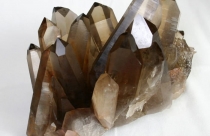 Đá thạch anh khói là gì? Ý nghĩa phong thủy của đá thạch anh khói