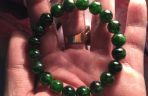 Đá Diopside xanh lá là gì? Tác dụng và ý nghĩa phong thủy