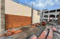 Xây nhà nên sử dụng gạch đặc hay gạch lỗ để tránh nứt tường, thấm nước?