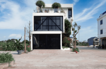 Nhà 2 mặt tiền với mảng tường chéo thông gió và ánh sáng tại Vĩnh Yên