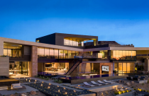 Bất động sản hạng sang hạ nhiệt, giá chỉ tăng 2% trong năm 2023