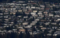 Giá nhà cần giảm 40% để vừa túi tiền người dân