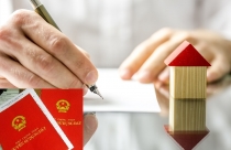 Bố mẹ sang tên sổ đỏ cho con, có phải đo lại diện tích đất?