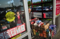 Lạm phát Mỹ lần đầu tăng tốc trong một năm