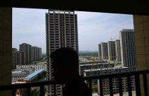 Hố nợ bất động sản Trung Quốc lan sang chính quyền địa phương, kéo tụt triển vọng tăng trưởng kinh tế