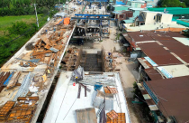 Cầu gần 1.000 tỉ trên tuyến giao thông huyết mạch ở TP. Thủ Đức đua tiến độ để “về đích” trong năm nay