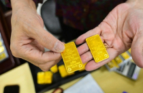 Giá vàng hôm nay 7-3: Đồng loạt tăng mạnh