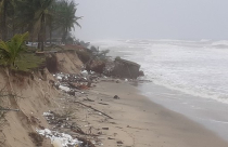 Quảng Nam: Bờ biển xói lở, resort chờ ‘’giải cứu’’ nhưng dự án chống xói lở chậm giải ngân và bị cắt giảm 260 tỉ đồng