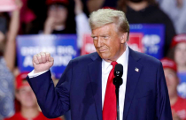 Giới đầu tư săn cổ phiếu hưởng lợi từ chính sách của ông Trump