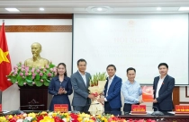 Tỉnh nằm ở cửa ngõ phía Nam Hà Nội trao giấy chứng nhận đầu tư dự án khu công nghiệp 3.000 tỷ đồng