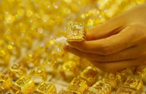 Giá vàng hôm nay 15-2: Quay đầu lao dốc, điều gì đang xảy ra?