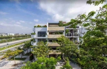 Nhà phố 5 tầng Nha Trang mặt tiền lát đá, cây xanh len lỏi khắp nơi