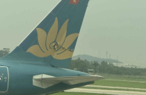 2 máy bay va quệt tại sân bay Nội Bài